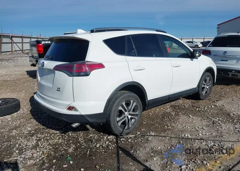 2017 Toyota Rav4 Le z USA, uszkodzony, nr VIN JTMBFREV1HJ126325